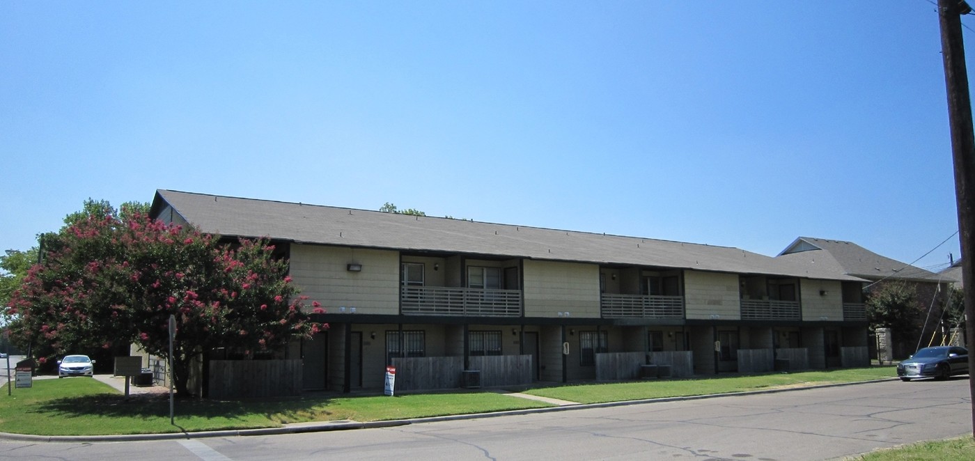 400 Daughtrey Ave in Waco, TX - Building Photo