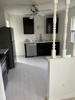 4645 E Oakwood Dr in Pleasant Hill, IA - Building Photo