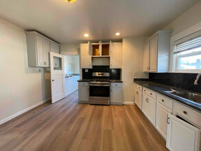 33711 Railroad Ave in Union City, CA - Building Photo - Building Photo
