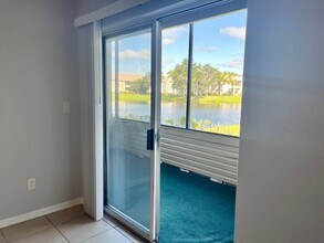 10265 Gandy Blvd N, Unit 207 in St. Petersburg, FL - Foto de edificio - Building Photo