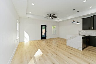 4605 Siegel St in Houston, TX - Foto de edificio - Building Photo