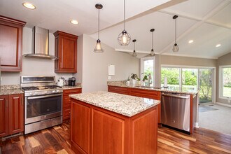 597 Nash Rd in Crystal Lake, IL - Building Photo - Building Photo