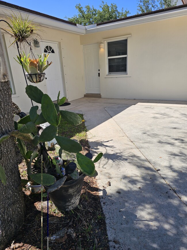 2607 NE 30th St, Unit B, Unit B