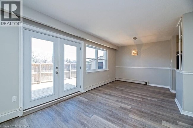 2251 Mountainside Dr in Burlington, ON - Building Photo - Building Photo