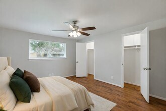 5758 Greencraig Dr in Houston, TX - Building Photo - Building Photo