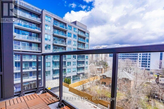 7-307 Kenaston Gardens in Toronto, ON - Building Photo - Building Photo