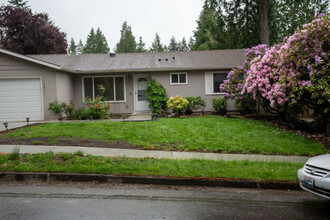 16816 NE 106th St in Redmond, WA - Foto de edificio - Building Photo