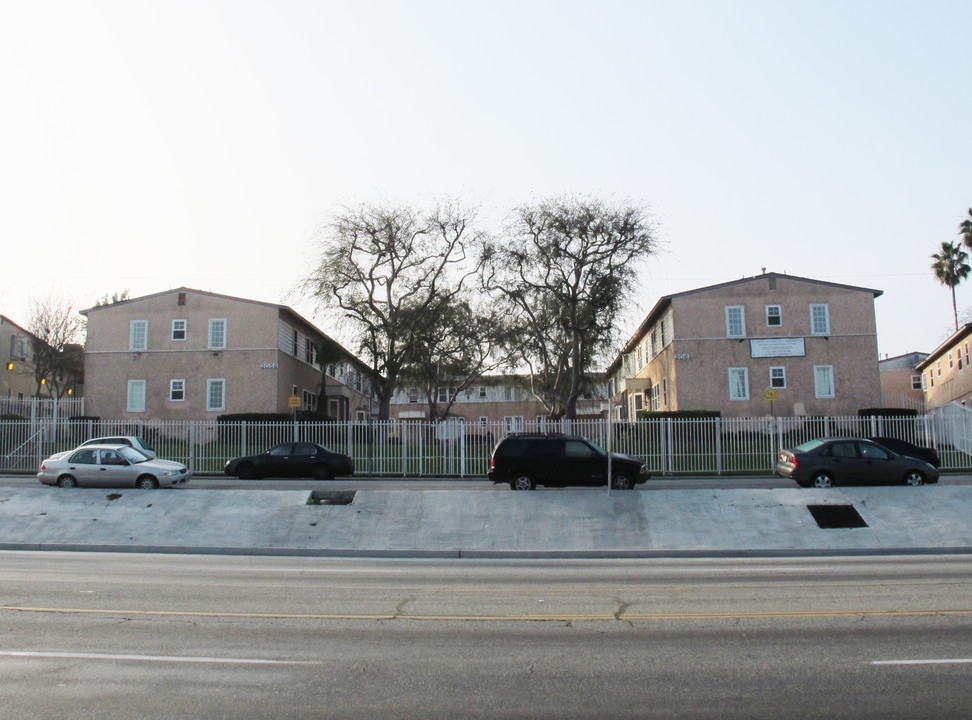 Century Group Apartments in Los Angeles, CA - Foto de edificio