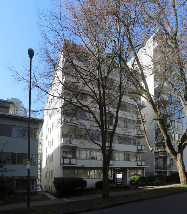 The Esplanade in Vancouver, BC - Building Photo