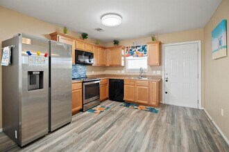 2302 103rd St in Galveston, TX - Building Photo - Building Photo