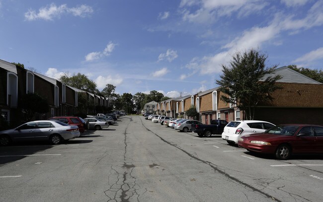 Piney Grove in Knoxville, TN - Foto de edificio - Building Photo