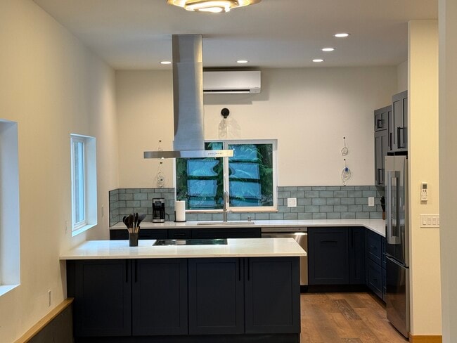 2213 Squalicum Mountain Rd in Bellingham, WA - Building Photo - Building Photo