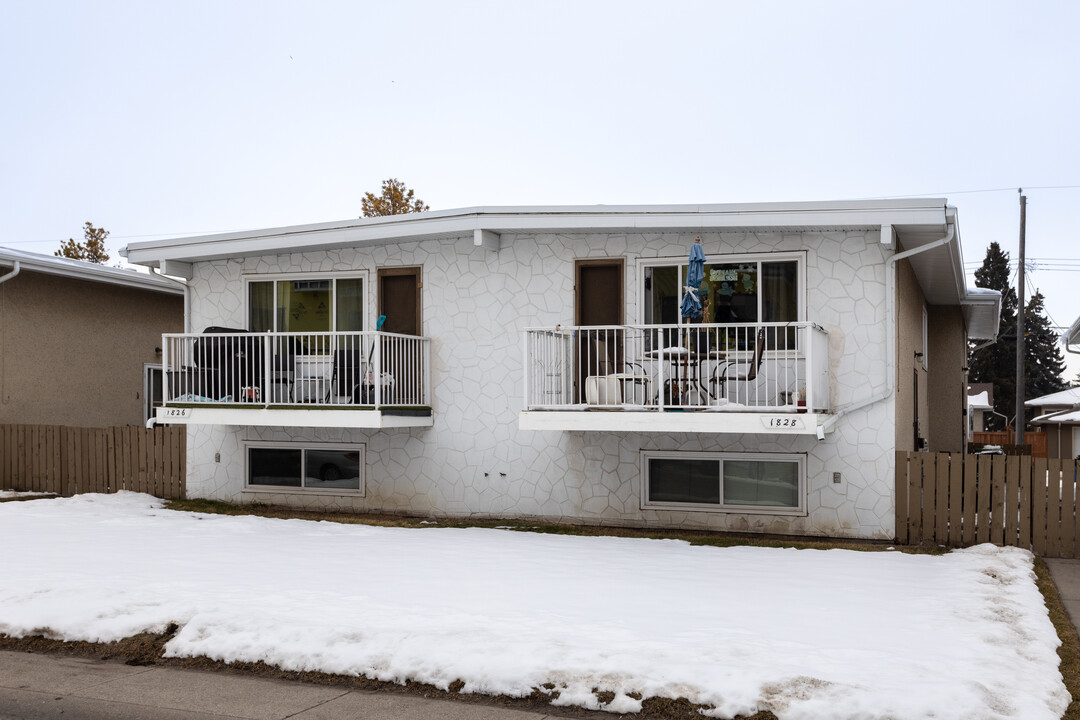 1824 37 St SE in Calgary, AB - Building Photo