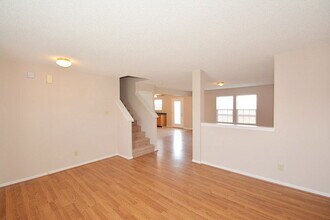 2308 Harvest Moon Dr in Greenwood, IN - Foto de edificio - Building Photo