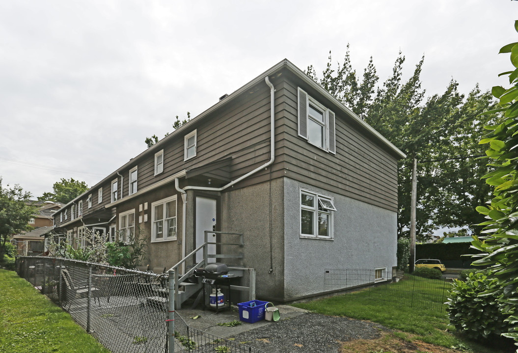 2530 Larch St in Vancouver, BC - Building Photo