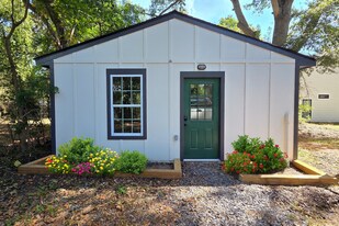 1033 W Broad St in Griffin, GA - Building Photo