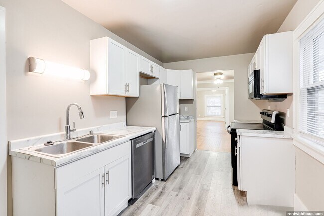 407 E Irving Ave-Unit -407A in Oshkosh, WI - Building Photo - Building Photo