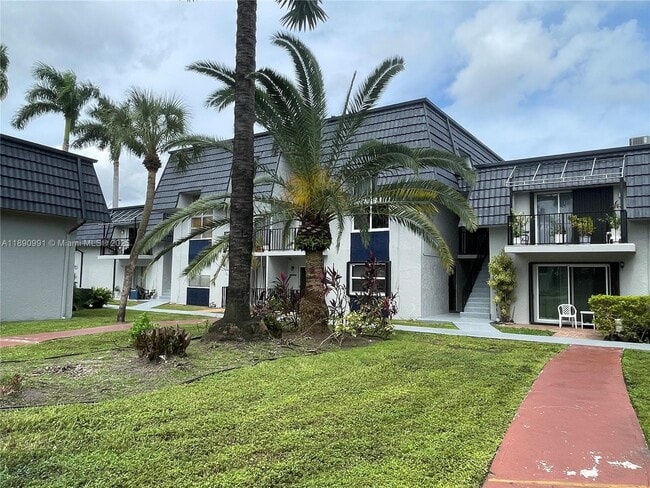 8003 W 6th Ave in Hialeah, FL - Building Photo - Building Photo