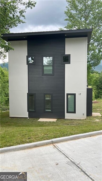 23 Monarch Ln in Blairsville, GA - Foto de edificio