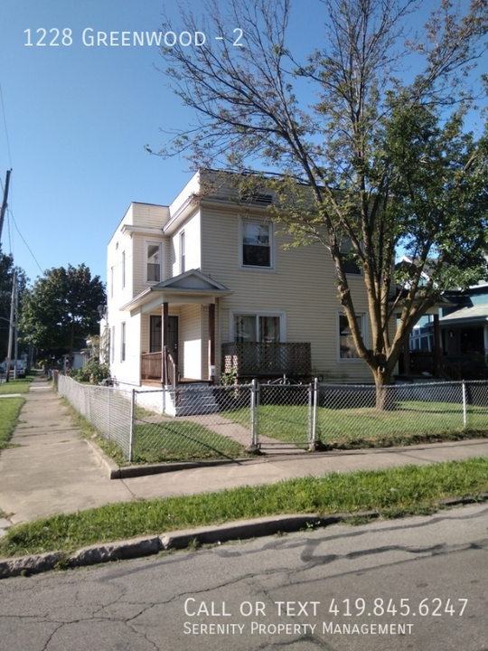 1228 Greenwood Ave in Toledo, OH - Building Photo