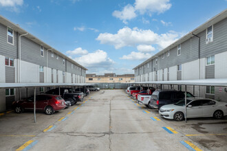 Santa Maria in Houston, TX - Foto de edificio - Building Photo