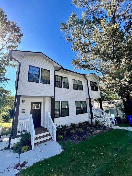 1211 N Guthrie Ave, Unit B in Durham, NC - Building Photo