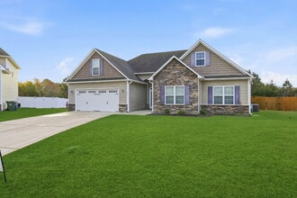 124 Regatta Way in Sneads Ferry, NC - Building Photo - Building Photo