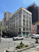 64 W 15th St in New York, NY - Building Photo - Building Photo