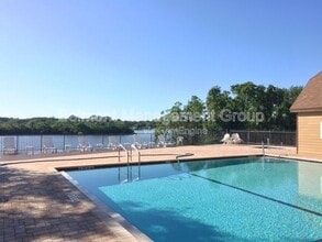 360 Lakepointe Dr in Altamonte Springs, FL - Building Photo - Building Photo