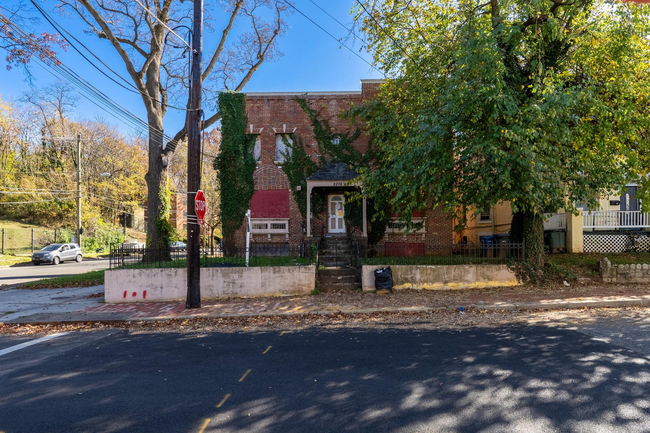 2256 High St SE in Washington, DC - Building Photo - Building Photo