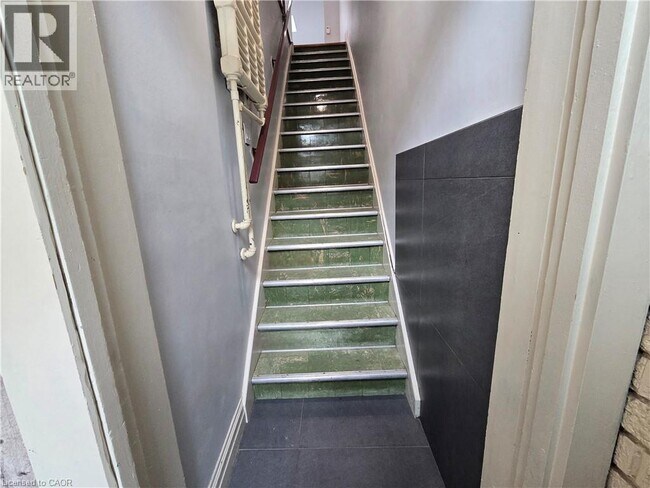 971.5 MAIN Street E in Hamilton, ON - Building Photo - Building Photo