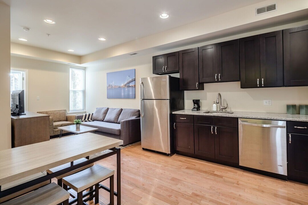 2551 Grays Ferry Ave in Philadelphia, PA - Building Photo