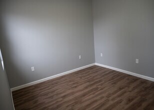 813 N Main St in Flora, IL - Building Photo - Building Photo