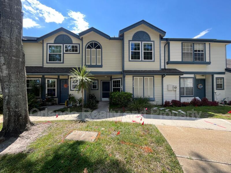 2644 Lancaster Ct in Apopka, FL - Building Photo