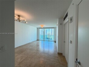 31 SE 5th St, Unit 3009 in Miami, FL - Foto de edificio - Building Photo
