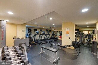 915 E St NW, Unit 1110 in Washington, DC - Foto de edificio - Building Photo