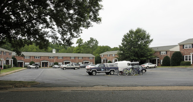 Spring Road Apartments in Williamsburg, VA - Building Photo - Building Photo