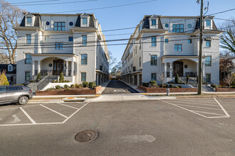 The Row at Westhampton in Richmond, VA - Building Photo - Building Photo