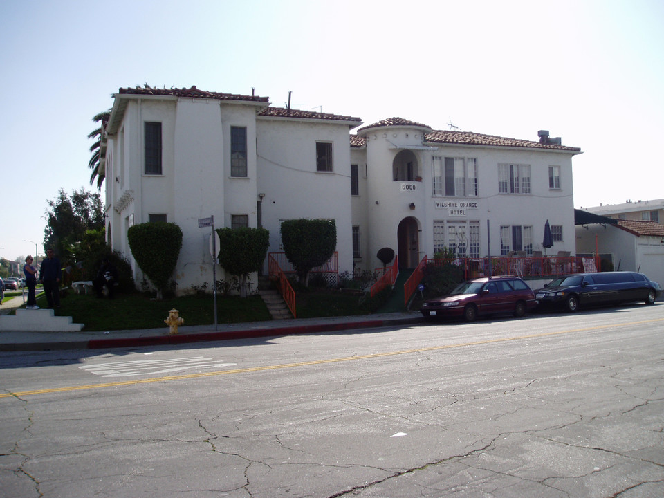 801 S Orange Grove Ave in Los Angeles, CA - Building Photo