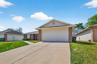 11002 Bradford Way Dr in Houston, TX - Foto de edificio - Building Photo