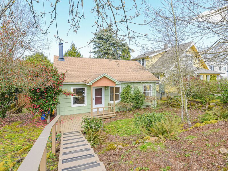 2225 SW Idaho St in Portland, OR - Building Photo