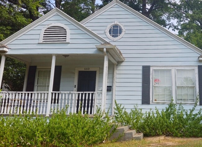 property at 660 Dalzell St