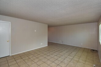 2490 W Yowell Ct in Yuma, AZ - Building Photo - Building Photo