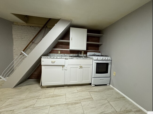 115 Ege Ave, Unit Basement