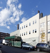 757 E Tremont in Bronx, NY - Foto de edificio - Building Photo