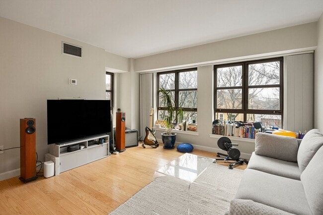 931 Massachusetts Ave in Cambridge, MA - Building Photo - Building Photo