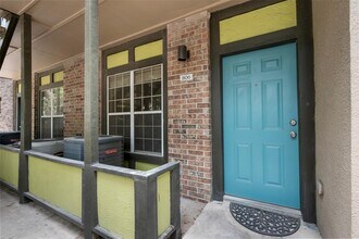 7685 Northcross Dr in Austin, TX - Building Photo - Building Photo