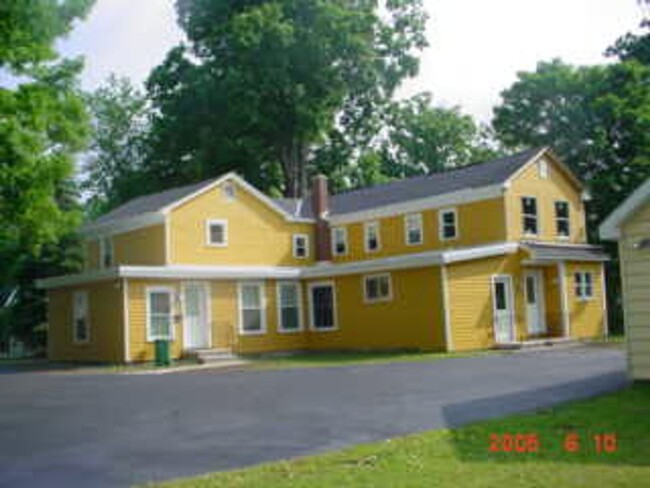 15 Pine St, Unit 4 in Hamilton, NY - Building Photo - Building Photo