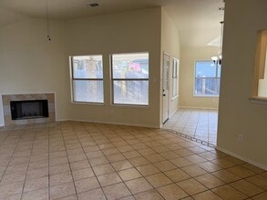 8107 Valley Trl in San Antonio, TX - Foto de edificio - Building Photo