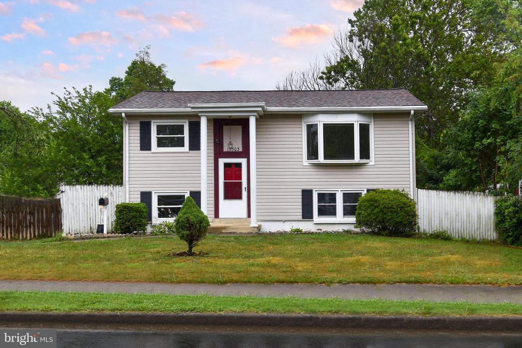 13303 Huntington Ln in Woodbridge, VA - Building Photo